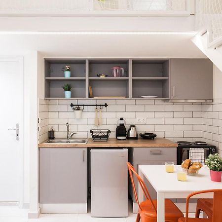 Relax In This Funky Loft Next To Metro! 雅典 外观 照片