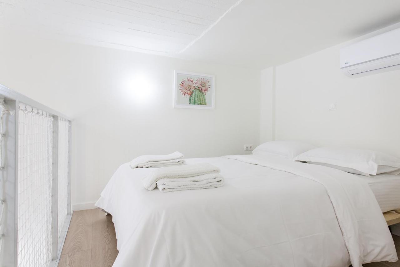 Relax In This Funky Loft Next To Metro! 雅典 外观 照片