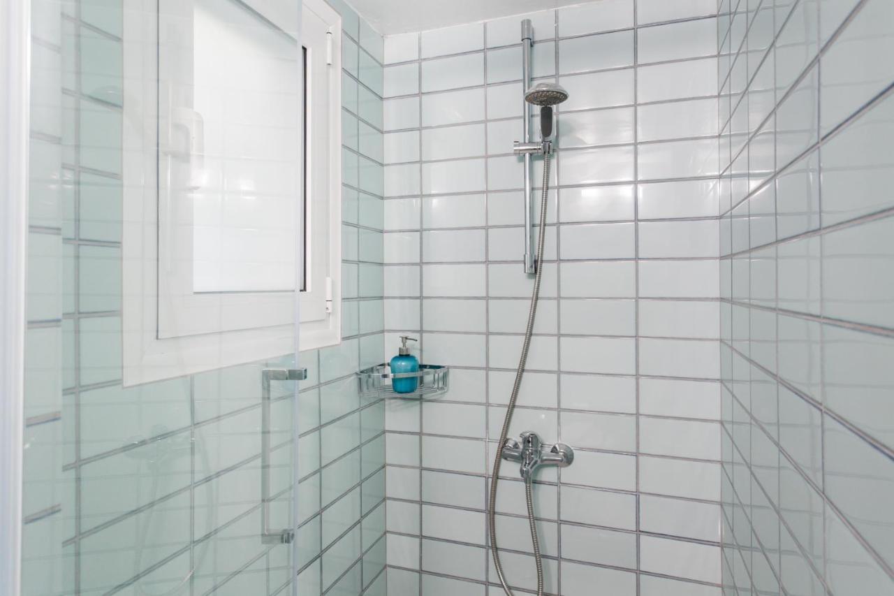 Relax In This Funky Loft Next To Metro! 雅典 外观 照片